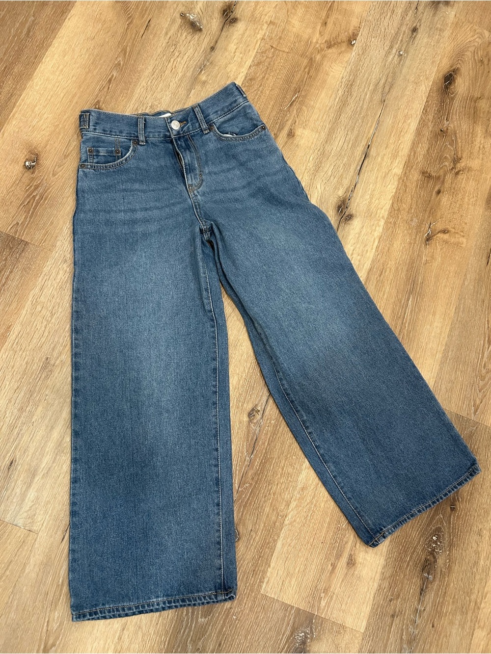Levi's Wide-Leg High Rise Jeans in Medium Blue
